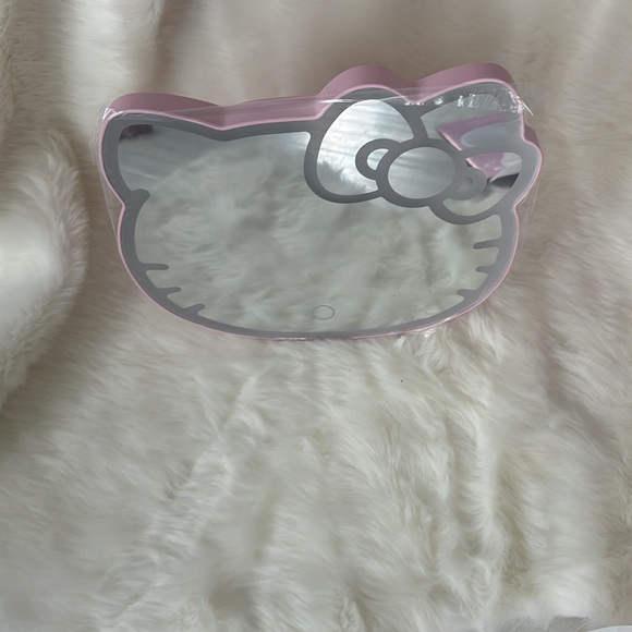 Hello kitty table mirror “ I accept bundled offers” - Picture 4 of 5